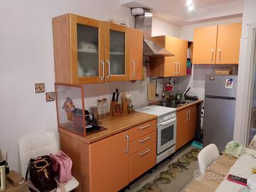Cucina completa con elettrodomestici