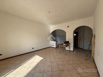 3 LOCALI A OLEGGIO