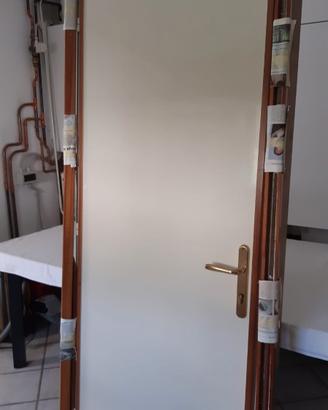 Porta con apertura a destra