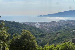 CASA DI CORTE A LAVAGNA