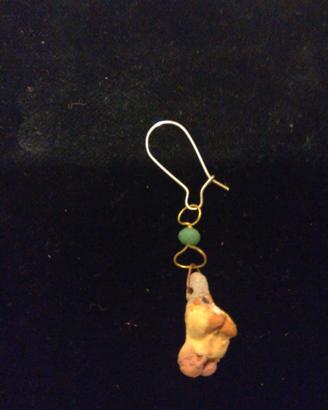 Orecchino con piccolo gnometto in ceramica