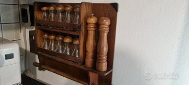 Portaspezie in legno 10 ampolle, macinapepe e sale