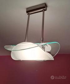 lampadario moderno in vetro e metallo