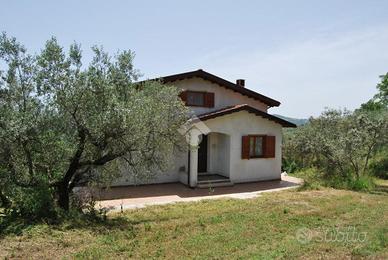 CASA INDIPENDENTE A GUALDO CATTANEO