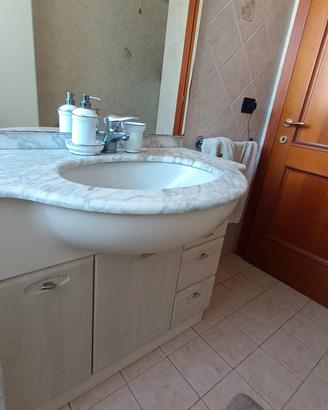 Mobile bagno con specchio