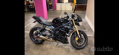 TRIUMPH STREET TRIPLE 675