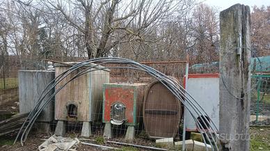 Botti di varie misure e modelli per vino