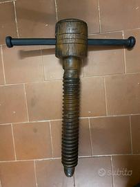 Vite per morsa da legno antica.