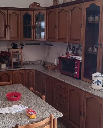 cucina usata ma in buone condizioni sala come nuov