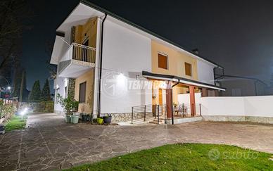 Villa Bifamiliare a Cassano d'Adda 6 locali