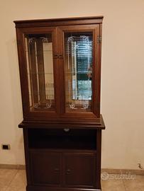 vetrinetta e tavolino tondo 