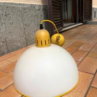Lampadario bianco e giallo