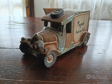 Scultura Auto in Ceramica