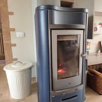 Stufa Piazzetta in Maiolica condizioni ottime