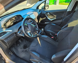 Peugeot 208, neo patentati