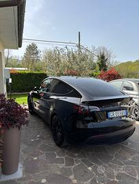 Tesla model y performance dual motor