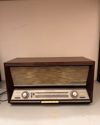 Radio d’ epoca a valvole