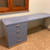 Scrivania con cassettiera