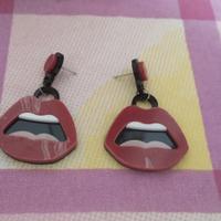 Orecchini a forma di bocca
