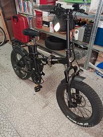 Bicicletta elettrica pieghevole marca Lombardo