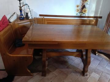 tavolo e cassapanca angolare 