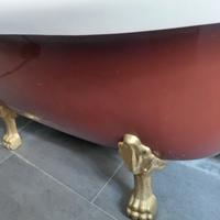 Vasca da bagno con piedi di leone