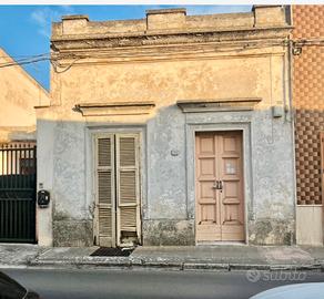 Quadrilocale con giardino e cantina zona centrale