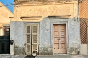 Quadrilocale con giardino e cantina zona centrale