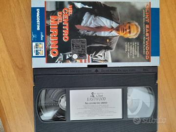 CASSETTA VHS NEL CENTRO DEL MIRINO