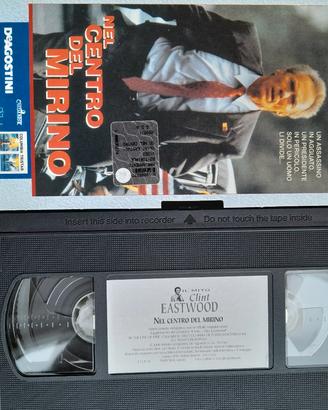 CASSETTA VHS NEL CENTRO DEL MIRINO