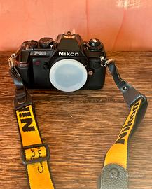 Nikon F-301 solo corpo piu flash