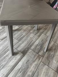 Tavolo da giardino  quadrato