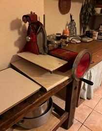 Macchina affettatrice vintage