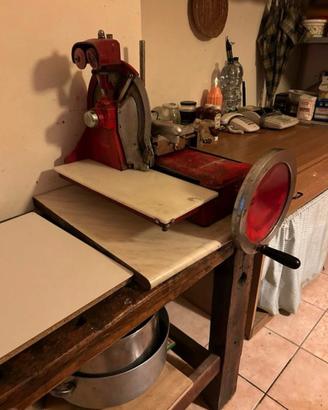 Macchina affettatrice vintage
