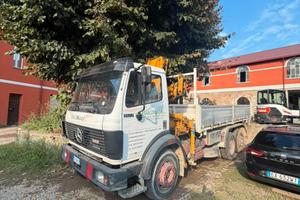 Mercedes 3 assi con gru