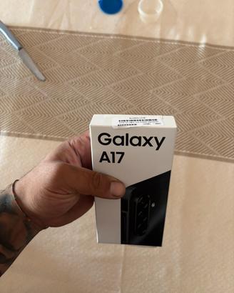 Cellulare nuovo manco aperto dal sigillo