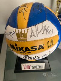 Pallone mondiali pallavolo 1998 autografato