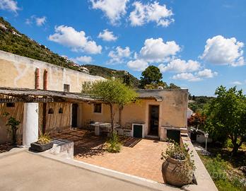 Rif.AP10| casa ind. lipari