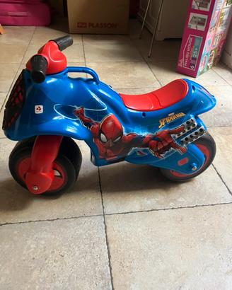 Moto a spinta Spiderman