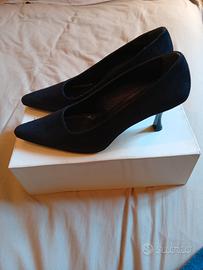 Scarpe eleganti  in pelle camoscio nuove 