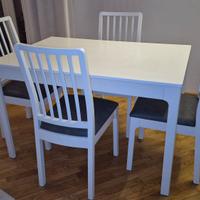 Tavolo allungabile e 4 sedie