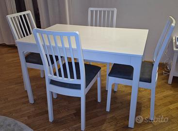 Tavolo allungabile e 4 sedie