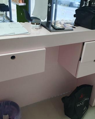 arredamento per negozio di parrucchiere 