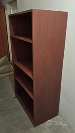 Mobiletto in legno con ripiani