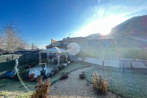 VILLA A SCHIERA A TRANA