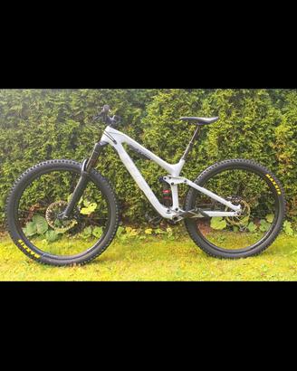 Trek Slash 9.7 Carbon