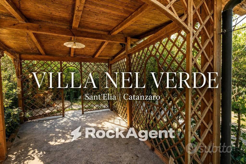Villa di 292 m² con più di 5 locali e box auto a C