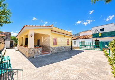 VILLA INDIPENDENTE CON AMPIO GIARDINO E TERRAZZO