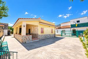 VILLA INDIPENDENTE CON AMPIO GIARDINO E TERRAZZO