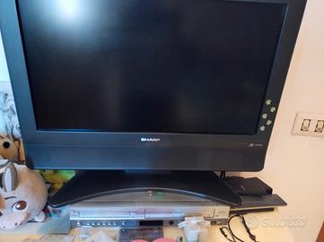 televisore e lettore DVD e VHS